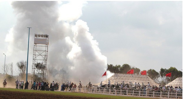 بالصور حريق مهول بمعرض الفرس بالجديدة زوال يوم السبت