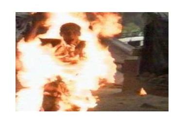 شاب يضرم النار في جسمه بالجديدة على الطريقة البوعزيزية للحيلولة دون هدم بنائه العشوائي 
