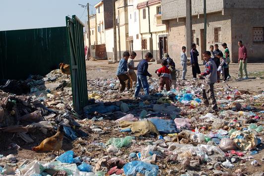 حاويات الأزبال بجماعة الغنادرة باقليم سيدي بنور: وجه آخر من سوء التسيير بالجماعة 