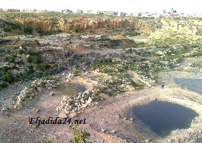 وفاة شاب بعد سقوطه في مطرح النفايات القديم لمدينة الجديدة، عصر يوم الاحد، قرب حي النجد