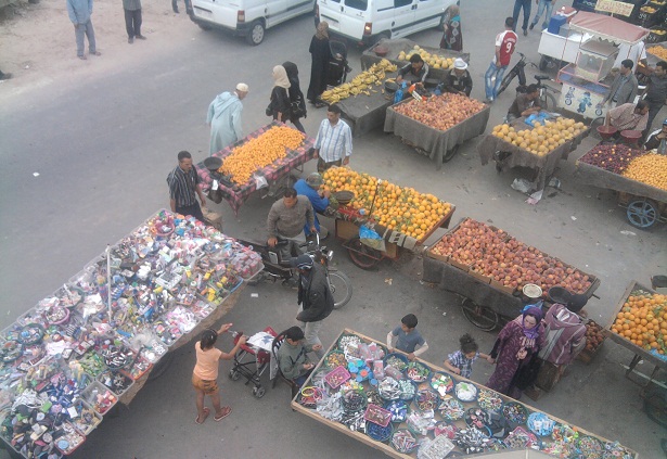 آزمور : عودة ظاهرة الباعة المتجولين 