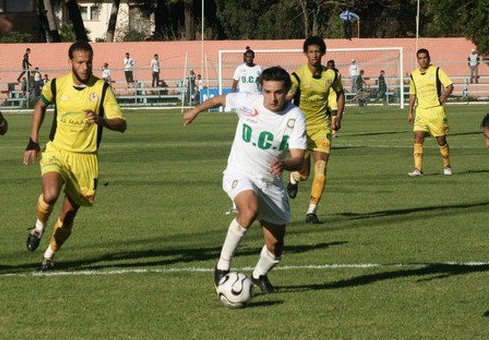 اللاعب سمير آيت بيهي يوقع عقدا بفريق الدفاع الجديدي بقيمة 70 مليون  سنتيم 