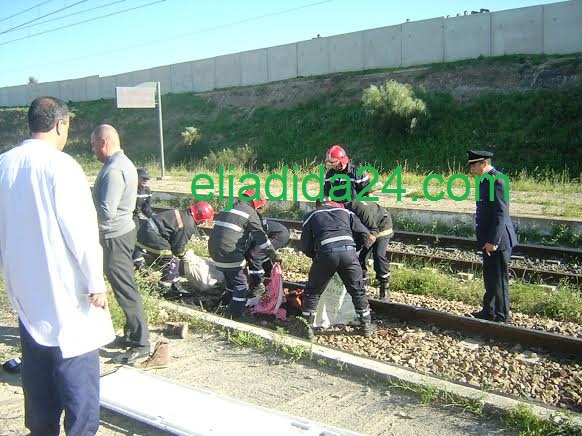 قطار الجرف الاصفر يردي سيدتين أشلاء متناثرة في محطة وقوفه بآزمور + صور