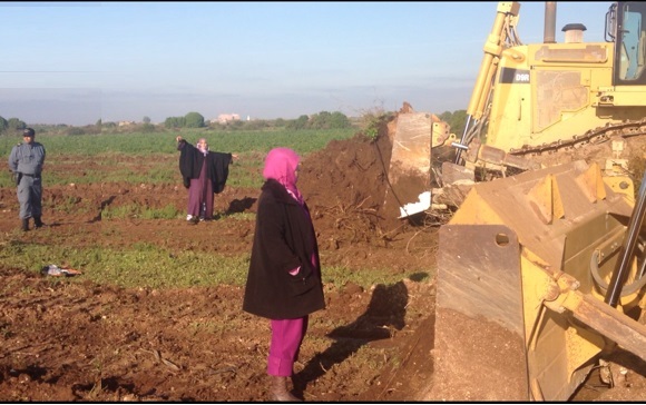 استنفار أمني كبير بجماعة الحوزية بعد اقدام مواطنين على منع الأشغال بالطريق السيار الجديدة- آسفي