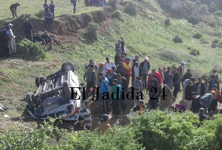 بالصور.. قتيل و 4 جرحى في حالة الخطر في انقلاب سيارة قرب الجرف الأصفر