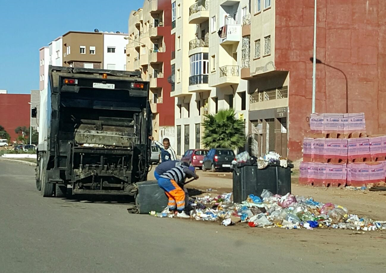 كواليس إضراب النظافة بالجديدة: مسؤول يمارس الشطط في حق العمال و شعاره ''سلفني حتى رد ليك''