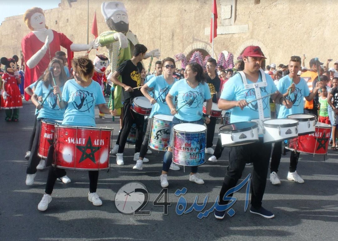 بالصور.. انطلاق فعاليات مهرجان جوهرة الدولي بكرنفال استعراضي بشوارع الجديدة