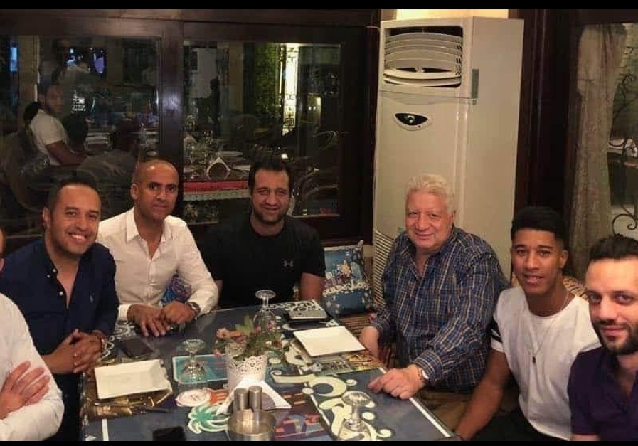 اللاعب حميد احداد يلتقي رئيس الزمالك بالقاهرة ويقترب من توقيع العقد مع الفريق المصري