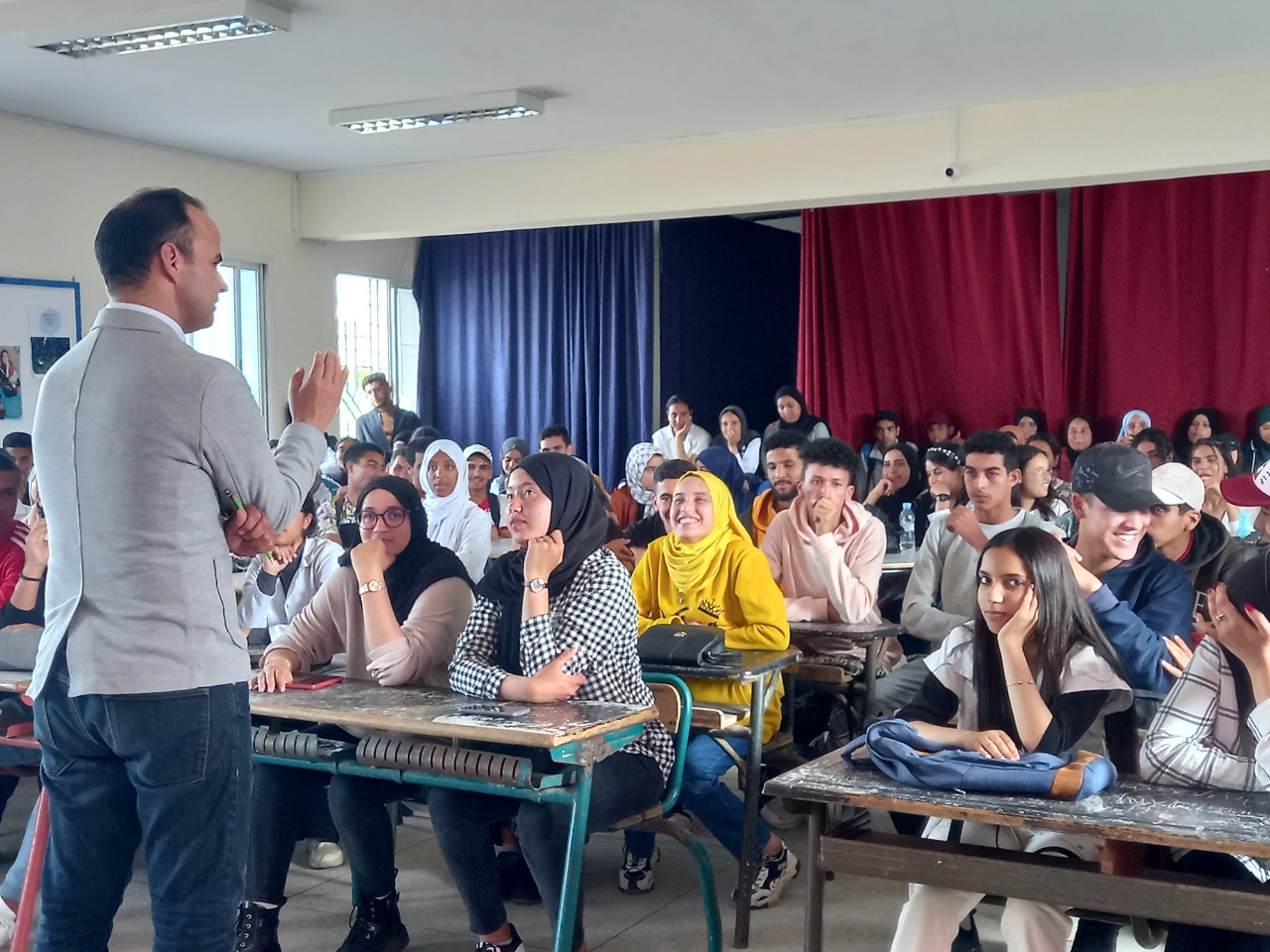 المامون يرسم لتلاميذ ثانوية بئرانزران بالجديدة خارطة النجاح بتوظيف المهارات الحياتية